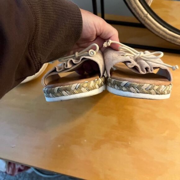 Gorgeous Andre Assous Studded Sandals 9 Excellent Condition - Picture 2 of 4